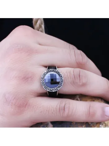 Yuvarlak Siyah Oniks Taşlı Kristal Kesim Özel Seri Erkek Gümüş Yüzük