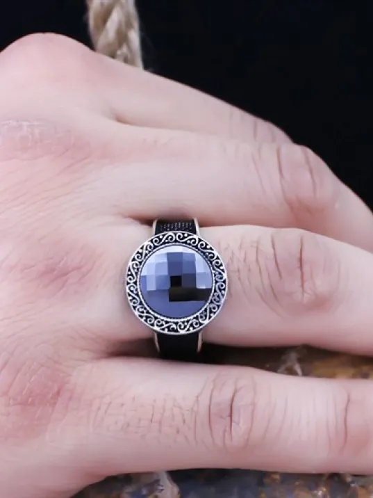 Yuvarlak Siyah Oniks Taşlı Kristal Kesim Özel Seri Erkek Gümüş Yüzük