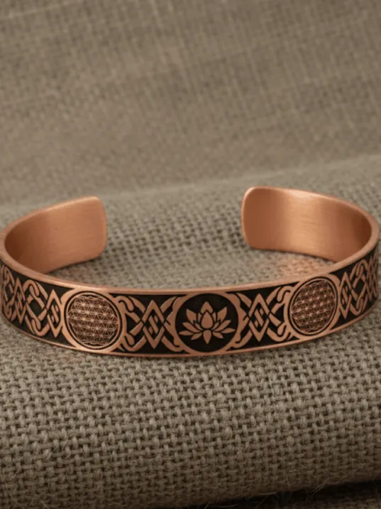 Kadın Bakır Bileklik - Lotus ve Yaşam Çiçeği İşlemeli Kadın Bakır Bilezik Metal Kutu ve Kuvars Taşı Kadın Bakır Bileklik - Lotus ve Yaşam Çiçeği İşlemeli Kadın Bakır Bilezik Metal Kutu ve Kuvars Taşı