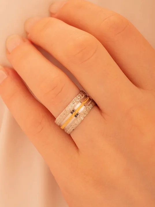 Kadın Gümüş Yüzük - 925 Ayar Dalgalı Şerit Model Gümüş Alyans Yüzük