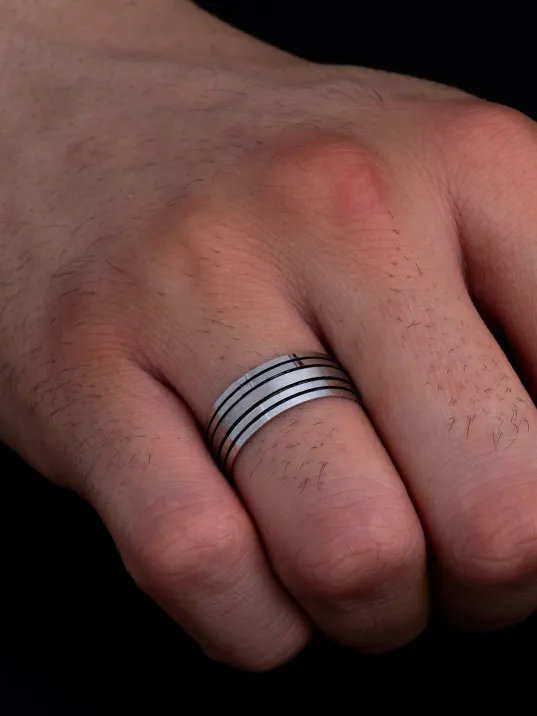 Erkek Gümüş Yüzük - 925 Ayar Karartmalı Şerit Desenli Gümüş Alyans Yüzük Erkek Gümüş Yüzük - 925 Ayar Karartmalı Şerit Desenli Gümüş Alyans Yüzük