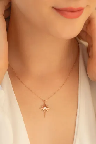 Kadın Gümüş Kolye - Zirkon Taşlı Kutup Yıldızı Motifli Gümüş Kolye
