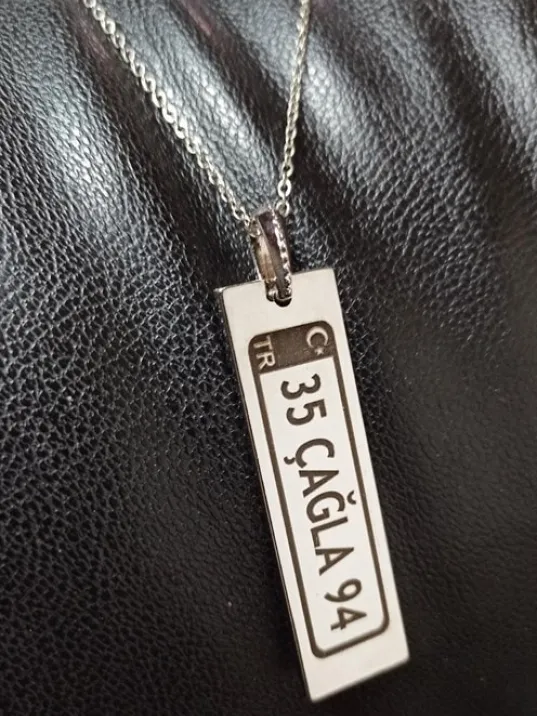 Gümüş Renk Araba Plaka Model Bijuteri Kolye Zincirli Kolye Gümüş Renk Araba Plaka Model Bijuteri Kolye Zincirli Kolye