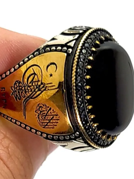 Ay Yıldız Tuğra ve Türk Yazılı Oniks Taşlı Gümüş Erkek Yüzük Ay Yıldız Tuğra ve Türk Yazılı Oniks Taşlı Gümüş Erkek Yüzük