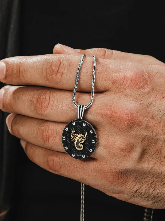 Erkek Gümüş Kolye - Siyah Oval Model Akrep Motifli Erkek Kolye