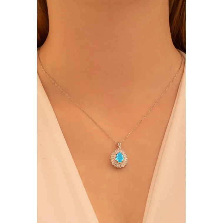 Kadın Gümüş Kolye - Damla Model Mavi Topaz Taşlı Baget Süslemeli Rodyumlu Kadın Kolye Kadın Gümüş Kolye - Damla Model Mavi Topaz Taşlı Baget Süslemeli Rodyumlu Kadın Kolye