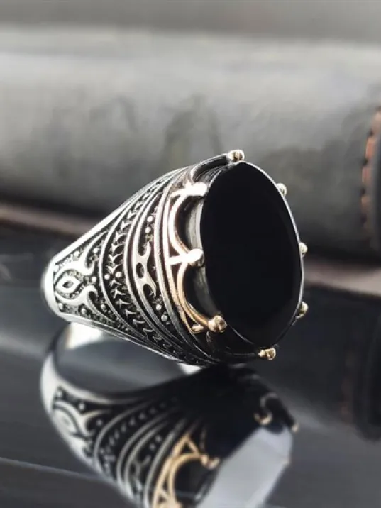 Kral Tacı Desenli Siyah Oniks Taşlı Gümüş Erkek Yüzük  GYZGMSUGUMU