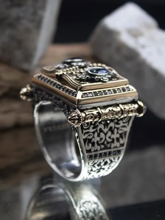 Kitab-ı Kut Safir Taşlı Tesbih Motifli Özel Seri Koleksyonluk 925 Ayar Gümüş Erkek Yüzük