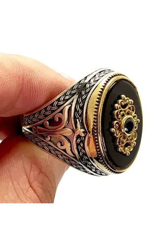 Otantik Motifli Siyah Taşlı Erkek Gümüş Yüzük