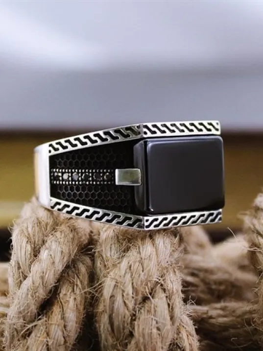 Siyah Oniks Taşlı Simetrik Model Özel Seri Erkek Gümüş Yüzük