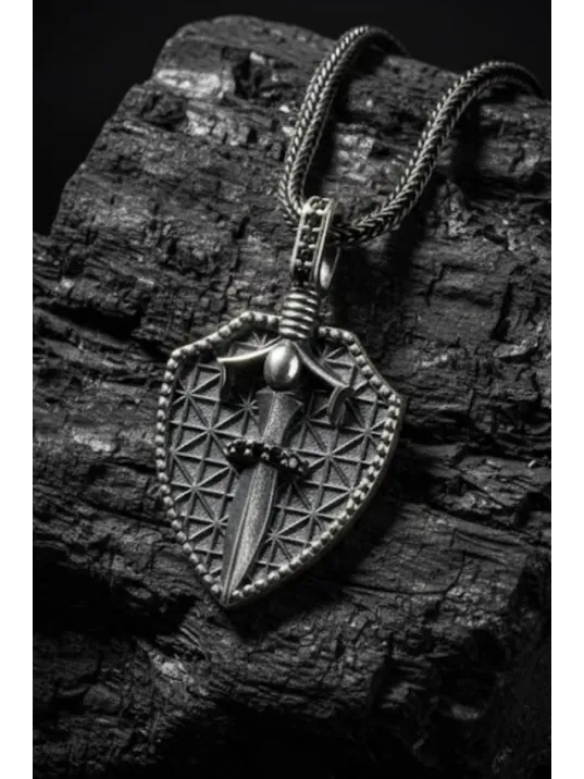 Erkek Gümüş Kolye - 925 Ayar Kabartmalı Kalkan Hançer İşlemeli Tilki Kuyruğu Zincirli Erkek Kolye Erkek Gümüş Kolye - 925 Ayar Kabartmalı Kalkan Hançer İşlemeli Tilki Kuyruğu Zincirli Erkek Kolye