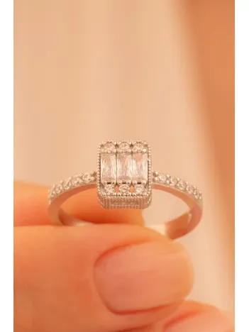 Kadın Gümüş Yüzük - Sultan Baget Taşlı Zirkon Süslemeli Kadın Yüzük