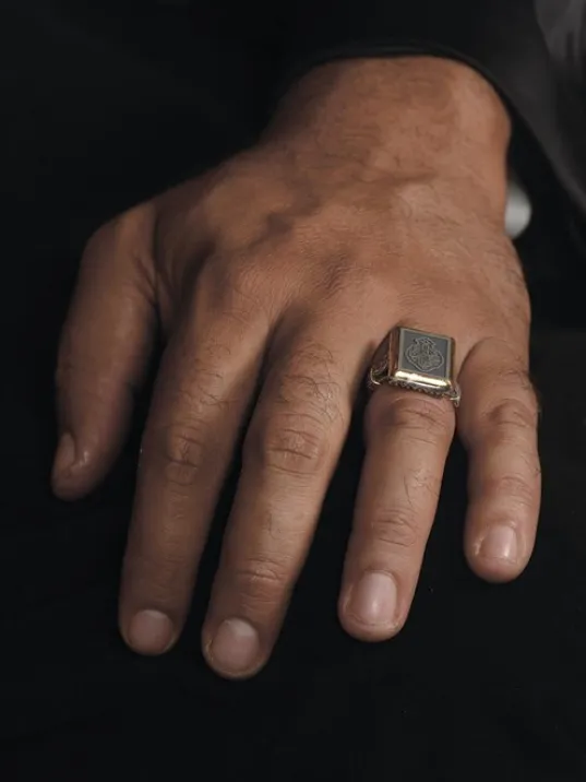 Kişiye Nasihat Olarak Ölüm Yeter Yazılı Kare Model Gümüş Erkek Yüzük GYZNASHTOLM-GMS Kişiye Nasihat Olarak Ölüm Yeter Yazılı Kare Model Gümüş Erkek Yüzük GYZNASHTOLM-GMS