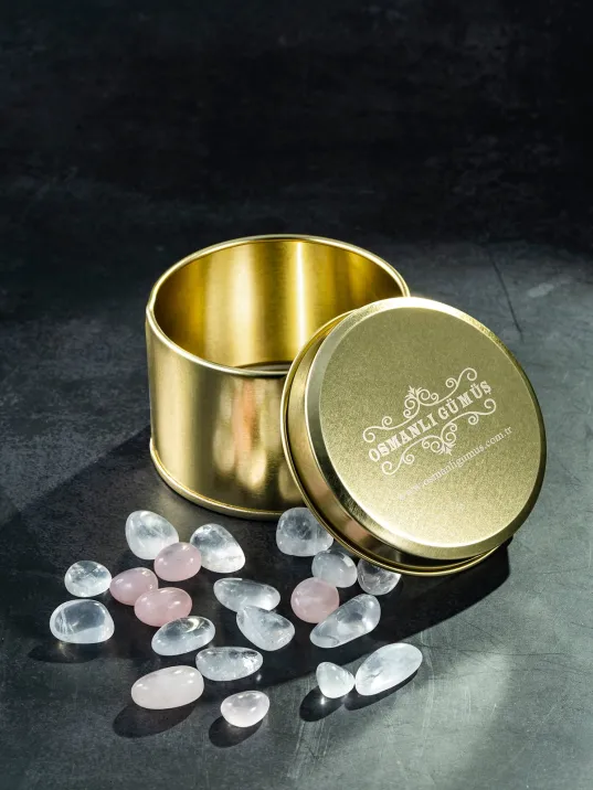 Bakır Bileklik İçin Metal Kutu Ve Doğal Kuvars Taşı Bakır Bileklik İçin Metal Kutu Ve Doğal Kuvars Taşı