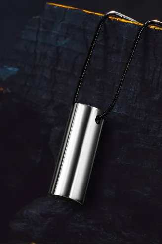 Corelum Secret Çelik İsimli Silindir Erkek Kolye 3 cm Parlak Gizli Tasarım