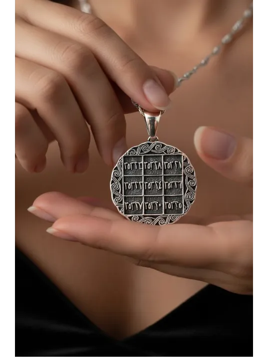 İsmi Azam Ve Yedi Ayetler Vefki Çift Taraflı Kadın Gümüş Kolye İsmi Azam Ve Yedi Ayetler Vefki Çift Taraflı Kadın Gümüş Kolye