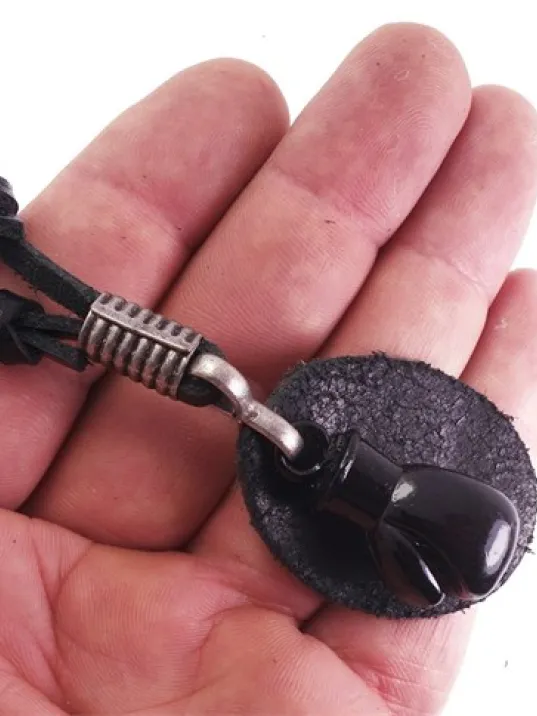 Siyah Boks Eldiveni Erkek Deri Kolye