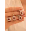 Kadın Gümüş Set - Mekik Model Yakut Taşlı Baget Süslemeli Rodyumlu Kadın Set Kadın Gümüş Set - Mekik Model Yakut Taşlı Baget Süslemeli Rodyumlu Kadın Set