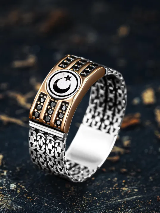 Erkek Gümüş Yüzük - Beyaz Üç Sıra Zirkon Taşlı Kral Zincirli Ay Yıldız İşlemeli Erkek Yüzük Erkek Gümüş Yüzük - Beyaz Üç Sıra Zirkon Taşlı Kral Zincirli Ay Yıldız İşlemeli Erkek Yüzük