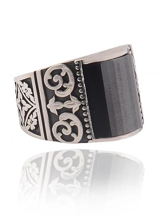 Siyah Oniks Taşlı Yanı İşlemeli Erkek Gümüş Yüzük