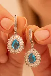 Kadın Gümüş Küpe - Damla Model Mavi Topaz Taşlı Baget Süslemeli Rodyumlu Kadın Küpe