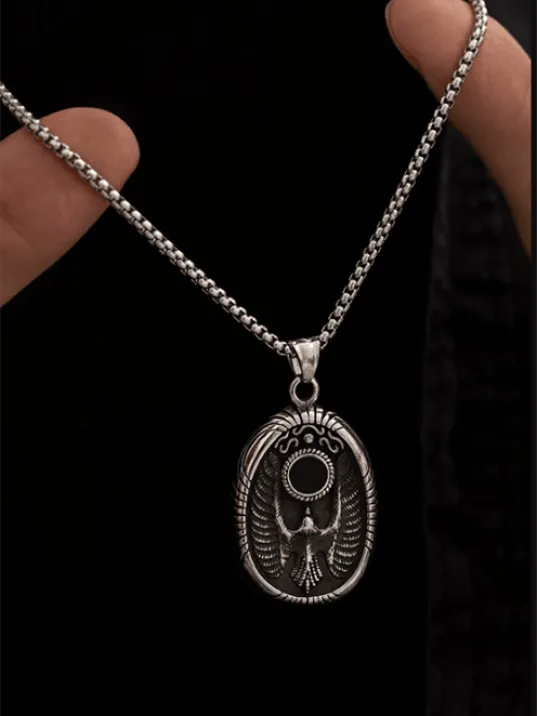 Erkek Kolye - Antik Mısır Horusun Gözü Ve Şahin Kabartmalı Siyah Taşlı Çelik Erkek Kolye