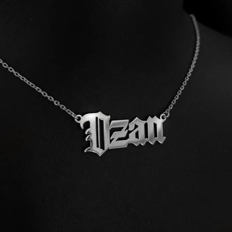Kişiye Özel Gotik İsim Yazılan Gümüş Renk Erkek Gümüş Kolye Zincir GKLGMSKISIM Kişiye Özel Gotik İsim Yazılan Gümüş Renk Erkek Gümüş Kolye Zincir GKLGMSKISIM