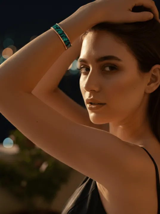 Kadın Bakır Bileklik - Arianna Model Özel Baskı Metal Kutu Ve Kuvars Taşı