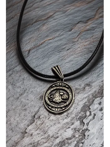 Erkek Gümüş Kolye Ucu - Tuğra Motifli Oksitli Oval Model Deri Kolyeli 925 Ayar Gümüş