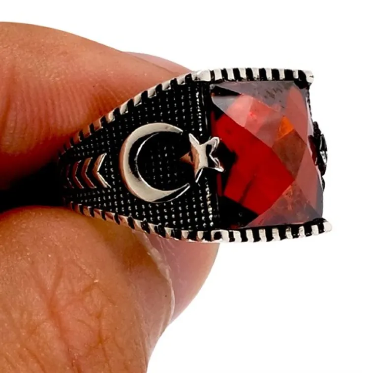 Kırmızı Zirkon Taşlı Ay Yıldızlı Gümüş Erkek Yüzük Kırmızı Zirkon Taşlı Ay Yıldızlı Gümüş Erkek Yüzük