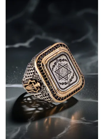 Erkek Hz Süleyman Mührü İşlemeli Yanı Hançer Motifli Zirkon Taş Süslemeli 925 Ayar Gümüş Yüzük Erkek Hz Süleyman Mührü İşlemeli Yanı Hançer Motifli Zirkon Taş Süslemeli 925 Ayar Gümüş Yüzük