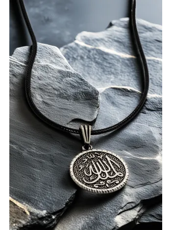 Erkek Gümüş Kolye Ucu - Mülki Allah Yazılı Oksitli Model Deri Kolyeli 925 Ayar Gümüş