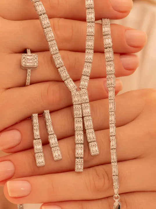 Kadın Gümüş Takı Seti - Dilruba Baget Taşlı Kare Model Kolye, Bileklik, Yüzük, Küpe Tam Set Kadın Gümüş Takı Seti - Dilruba Baget Taşlı Kare Model Kolye, Bileklik, Yüzük, Küpe Tam Set