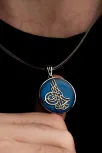 Erkek Gümüş Kolye - Osmanlı Tuğrası İşlemeli Mavi Renkli Gümüş Kolye Erkek Gümüş Kolye - Osmanlı Tuğrası İşlemeli Mavi Renkli Gümüş Kolye