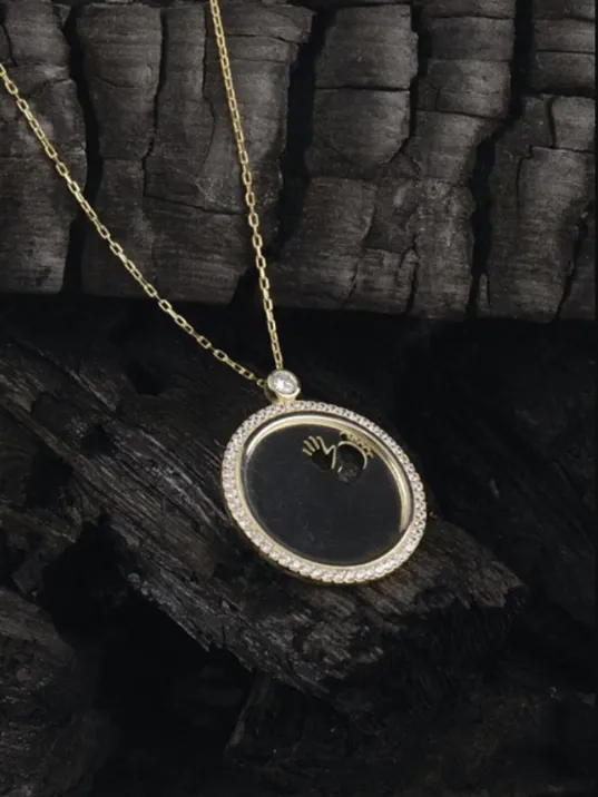 Çocuğunuzun İsmini Yazdırabileceğiniz El Ve Ayak Figürlü Bayan Gümüş Kolye