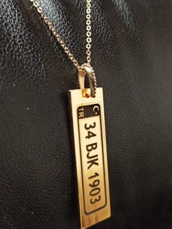 Altın Renk Araba Plaka Model Bijuteri Kolye Zincirli Kolye