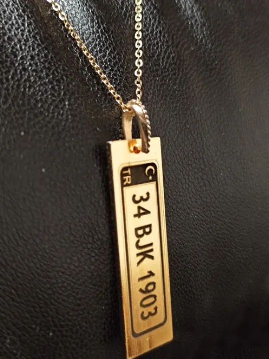 Altın Renk Araba Plaka Model Bijuteri Kolye Zincirli Kolye Altın Renk Araba Plaka Model Bijuteri Kolye Zincirli Kolye