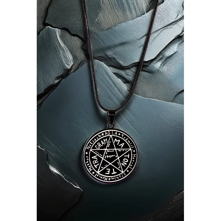 Erkek Kadın Aşk Tılsımı Ve Maton Tetragram İşlemeli Siyah Yassı Snake Zincir Çelik Kolye Erkek Kadın Aşk Tılsımı Ve Maton Tetragram İşlemeli Siyah Yassı Snake Zincir Çelik Kolye