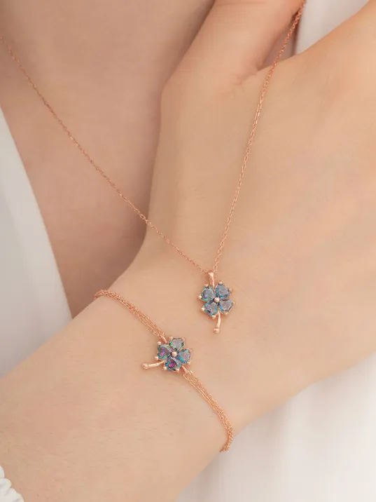 Kadın Gümüş Set - Rose Mistik Topaz Yonca Model Kolye Bileklik Gümüş Set Kadın Gümüş Set - Rose Mistik Topaz Yonca Model Kolye Bileklik Gümüş Set