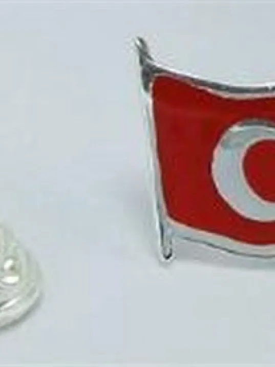 Türk Bayrağı Mineli Gümüş Rozet