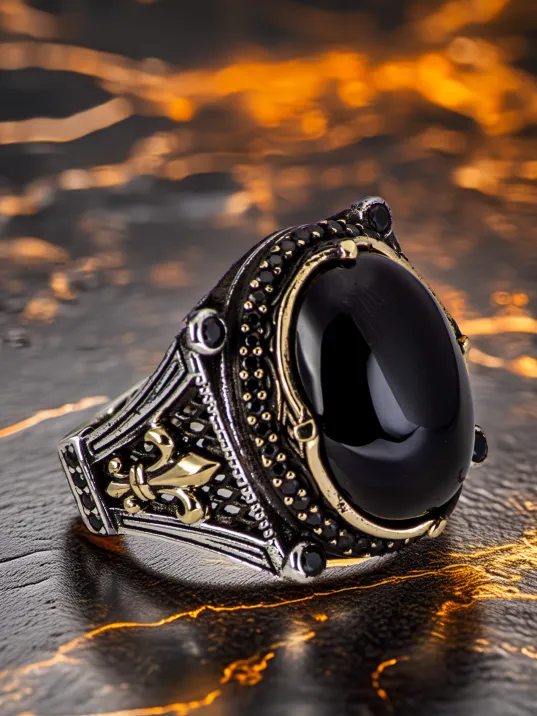 Erkek Siyah Oniks Taşlı Zirkon Taş Süslemeli Zambak Motifli 925 Ayar Gümüş Yüzük