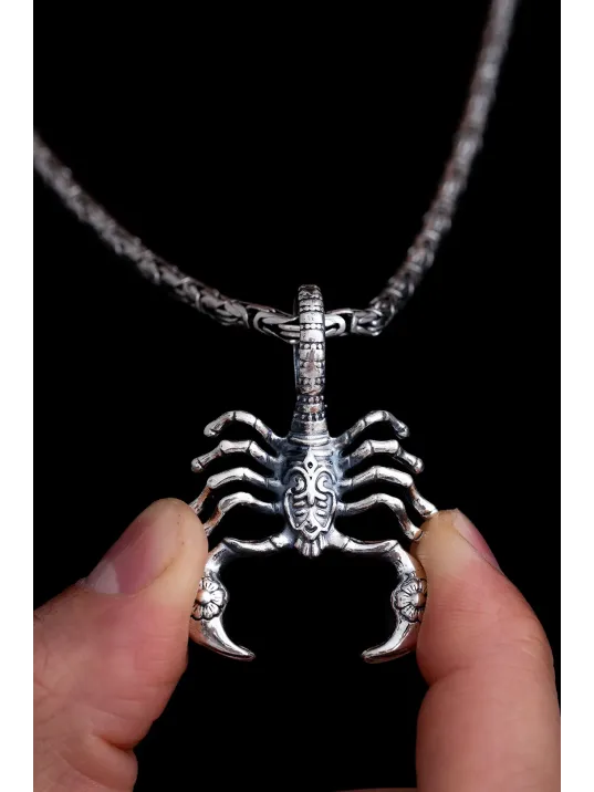 Akrep Erkek Gümüş Kolye - Gümüş Kral Zincirli Akrep Figürlü Erkek Kolye Akrep Erkek Gümüş Kolye - Gümüş Kral Zincirli Akrep Figürlü Erkek Kolye