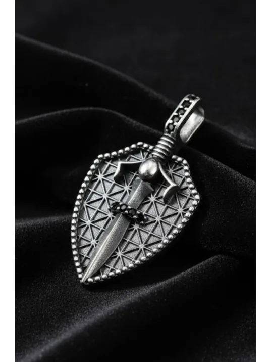 Erkek Gümüş Kolye - 925 Ayar Kabartmalı Kalkan Hançer İşlemeli Tilki Kuyruğu Zincirli Erkek Kolye Erkek Gümüş Kolye - 925 Ayar Kabartmalı Kalkan Hançer İşlemeli Tilki Kuyruğu Zincirli Erkek Kolye