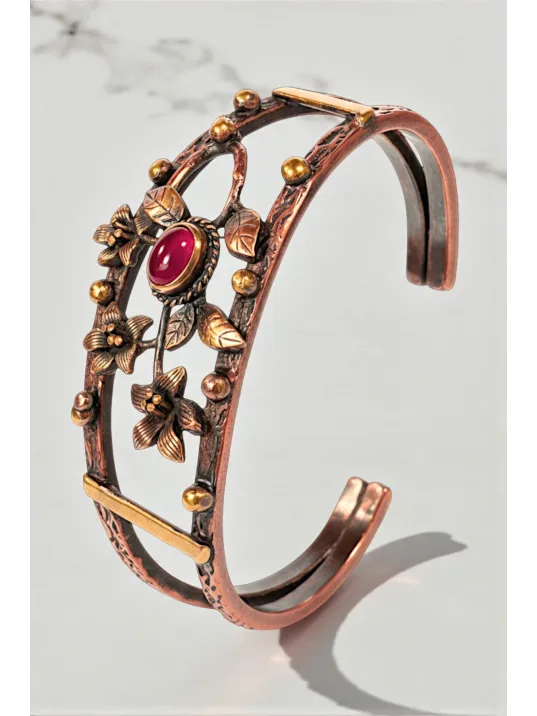 Kadın Bakır Bileklik - Kırmızı Akik Taşlı Oval Model Çiçek Motif Bilezik Metal Kutu ve Doğal Taş