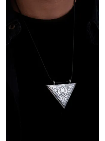 Lale Motifli Erkek Gümüş Cevşen Muska Kolye Haznesi Büyük Boy Lale Motifli Erkek Gümüş Cevşen Muska Kolye Haznesi Büyük Boy