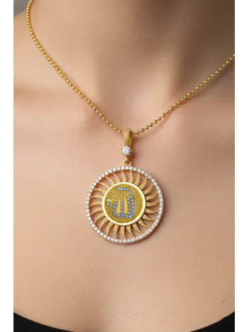 Kadın Gümüş Kolye - Yuvarlak Model Allah Yazılı 22 Ayar Altın Kaplama Zirkon Taşlı Gümüş Kolye Kadın Gümüş Kolye - Yuvarlak Model Allah Yazılı 22 Ayar Altın Kaplama Zirkon Taşlı Gümüş Kolye