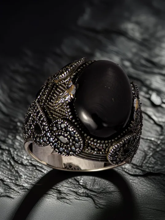 Erkek Siyah Oniks Taşlı Yanı Kartal Kafası Zirkon Süslemeli 925 Ayar Gümüş Yüzük