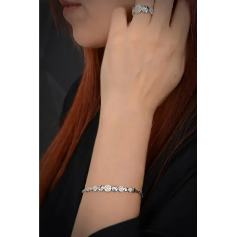 Hürrem Su Yolu Gümüş Bayan Set - Kolye, Bileklik, Küpe, Yüzük Hürrem Su Yolu Gümüş Bayan Set - Kolye, Bileklik, Küpe, Yüzük