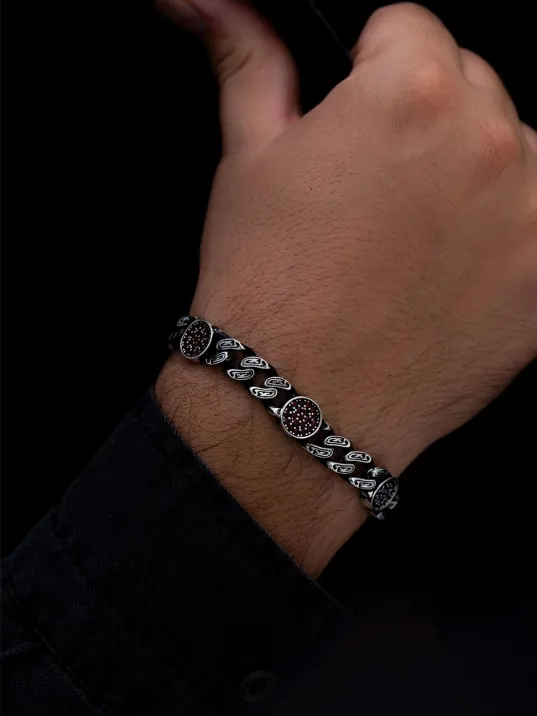 Erkek Gümüş Bileklik - Kırmızı Zirkon Taşlı Geometrik Şekilli Oksitli Gurmet Model 3 Gümüş Bileklik