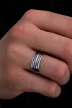 Erkek Gümüş Yüzük - 925 Ayar Karartmalı Şerit Desenli Gümüş Alyans Yüzük